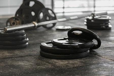 Pourquoi faut-il préférer les charges libres en musculation ?
