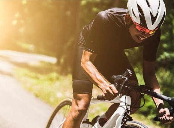 Cycliste sur route